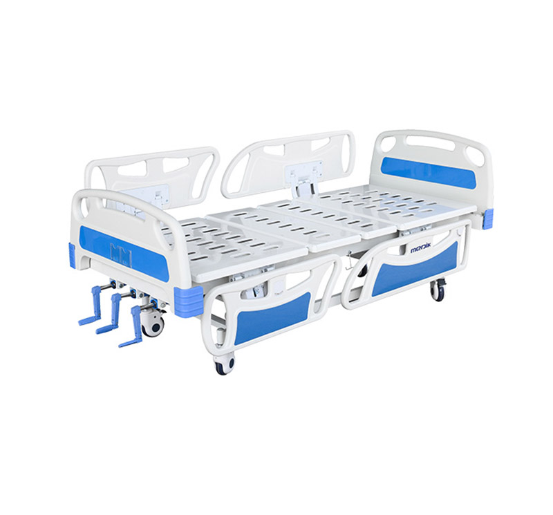 Manual hospital bed with 3 cranks, 4 folding sections